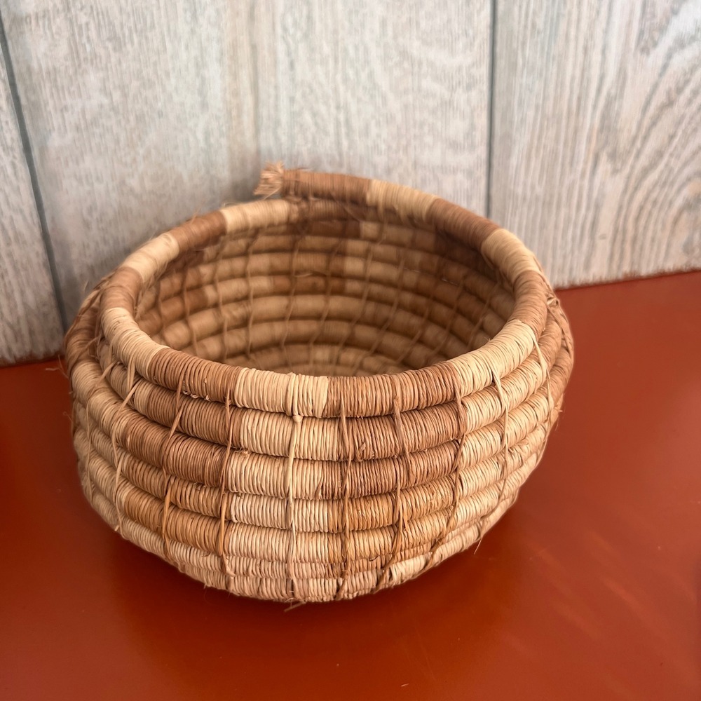 Handmade Coiled‎ Sweetgrass Basket Round Two Tone Woven vintage Bowl 6.5" x 4"